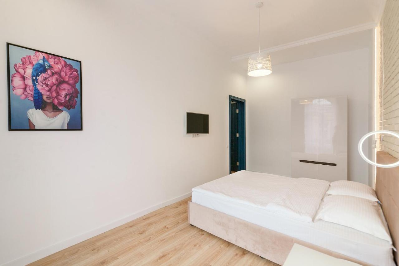 Leogrand Three Bedrooms Vip Apartments On Kniazia Romana 12 Lwów Zewnętrze zdjęcie