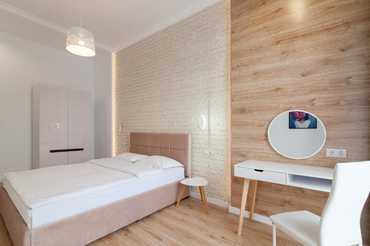 Leogrand Three Bedrooms Vip Apartments On Kniazia Romana 12 Lwów Zewnętrze zdjęcie