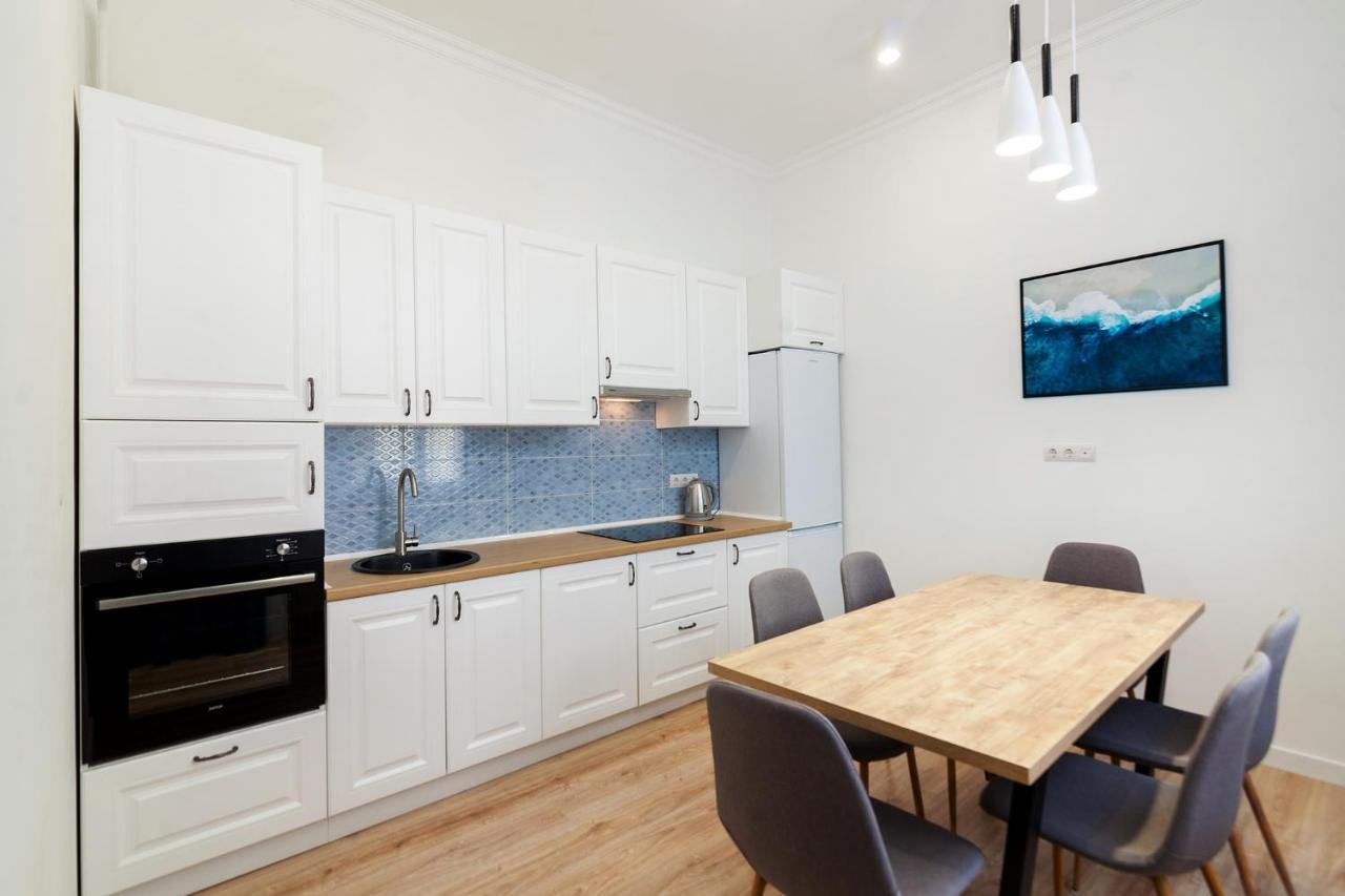 Leogrand Three Bedrooms Vip Apartments On Kniazia Romana 12 Lwów Zewnętrze zdjęcie