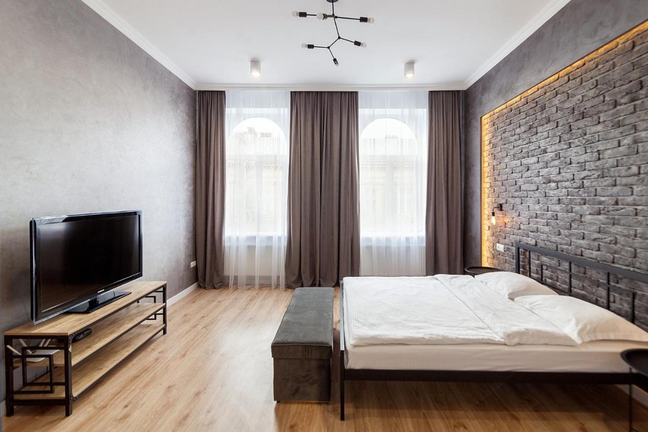 Leogrand Three Bedrooms Vip Apartments On Kniazia Romana 12 Lwów Zewnętrze zdjęcie