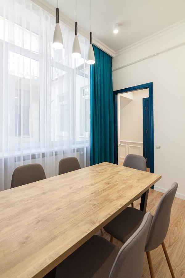 Leogrand Three Bedrooms Vip Apartments On Kniazia Romana 12 Lwów Zewnętrze zdjęcie